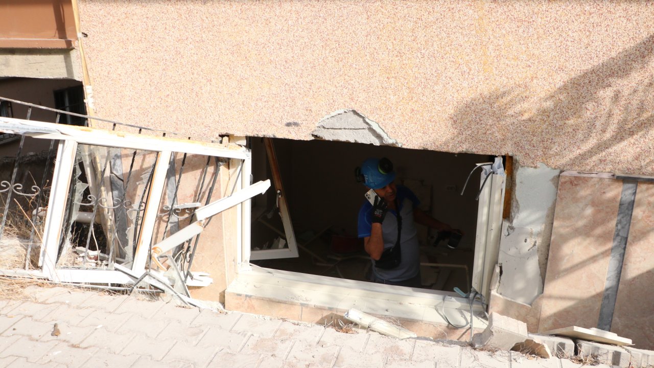 Ankara'da doğalgaz patlaması: Camlar aşağı indi, araçlar hasar gördü