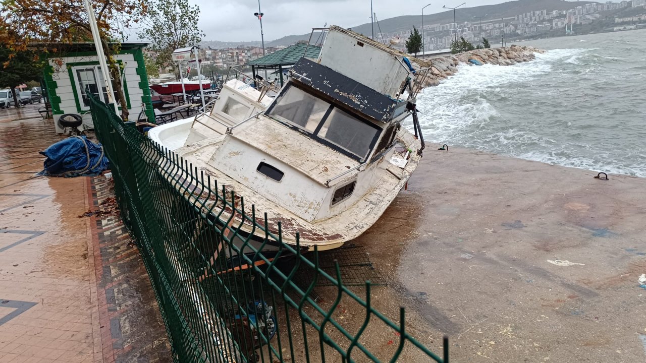Olumsuz hava şartları sebebiyle teknelerde hasar oluştu