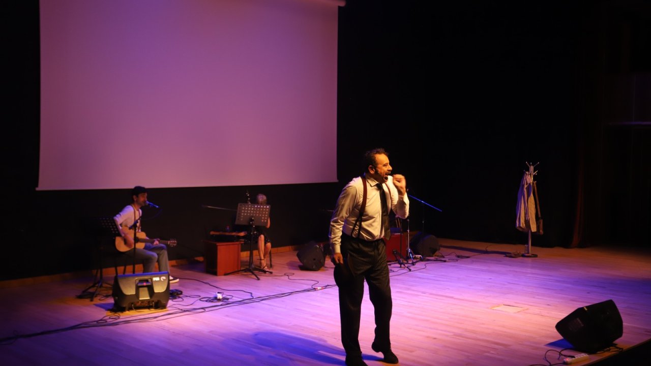 ‘Bir Garip Orhan Veli’ tiyatro oyunu, Kartal’da sahnelendi