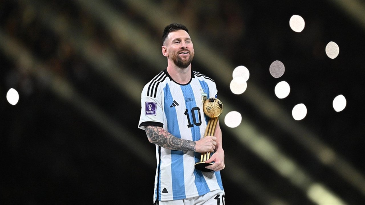 Messi'nin Dünya Kupası formaları müzayedeye çıkacak