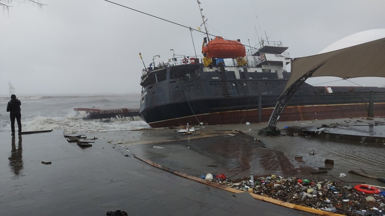 Karaya oturan gemideki 1 kişi otelde hayatını kaybetti