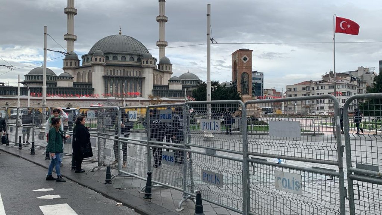 Taksim Meydanı kapatıldı