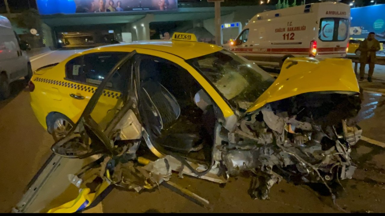 D-100'de ticari taksi bariyere çarptı: 1 yaralı