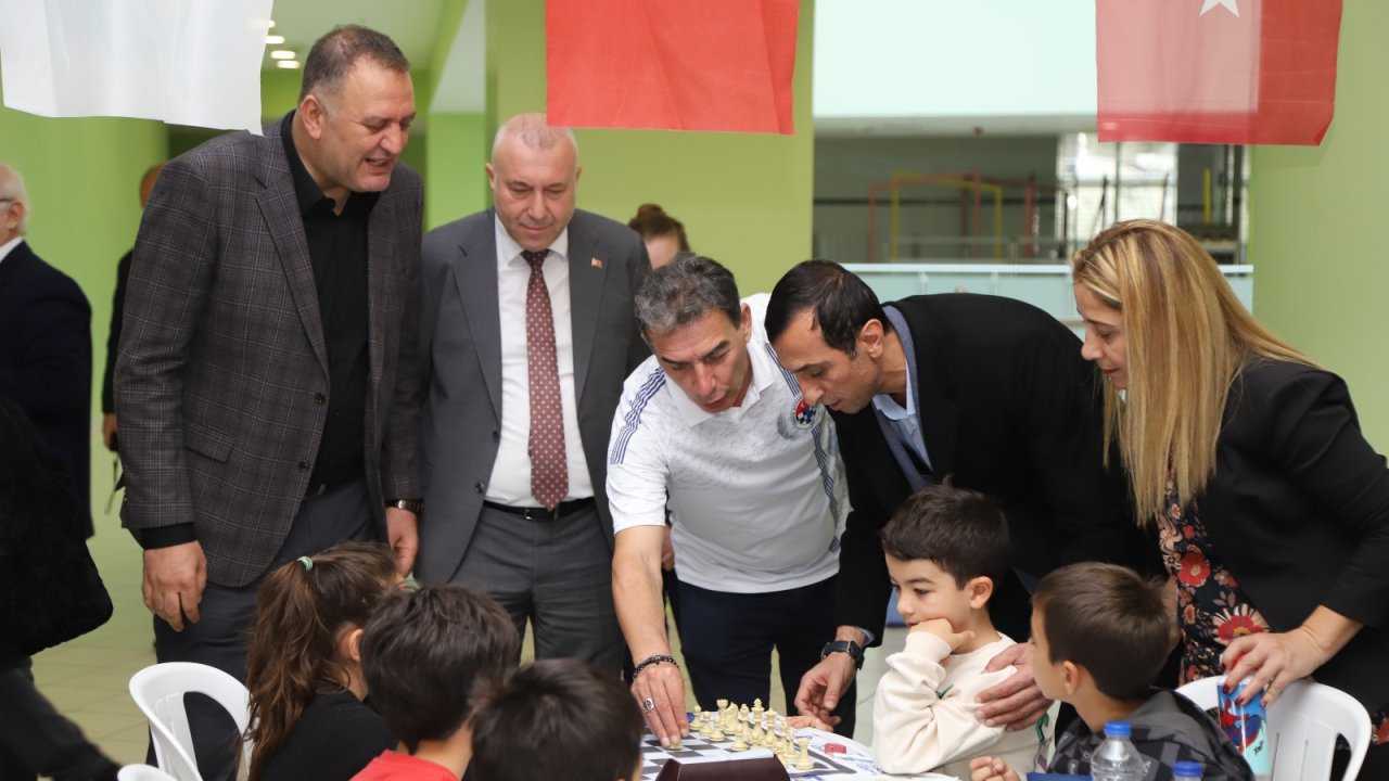 10 Kasım Atatürk Kupası Satranç Turnuvası’nda hamleler yarıştı