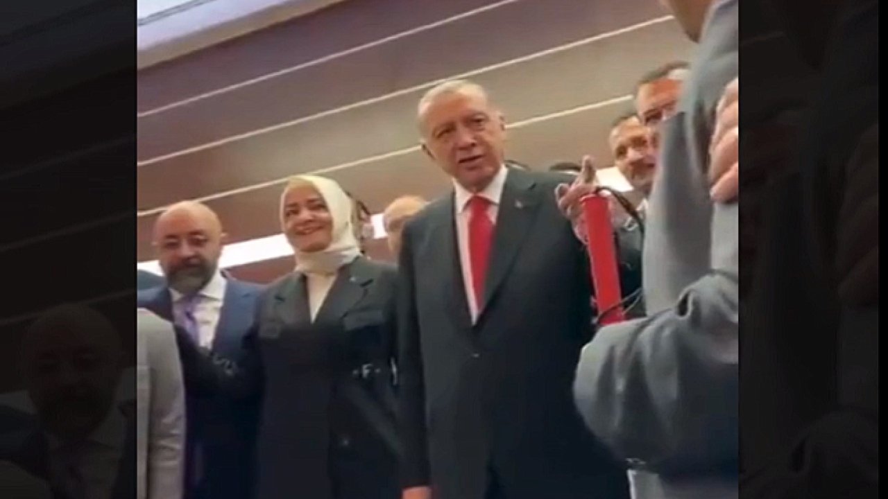 Erdoğan şarkı söyledi: Bana her şey Kemal’i hatırlatıyor…