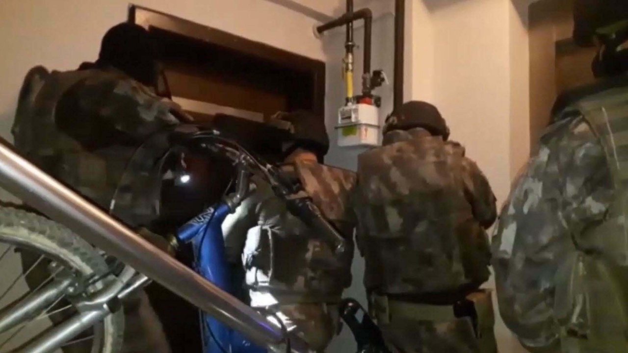FETÖ'nün TSK yapılanmasına operasyon: 2'si muvazzaf asker, 12 gözaltı