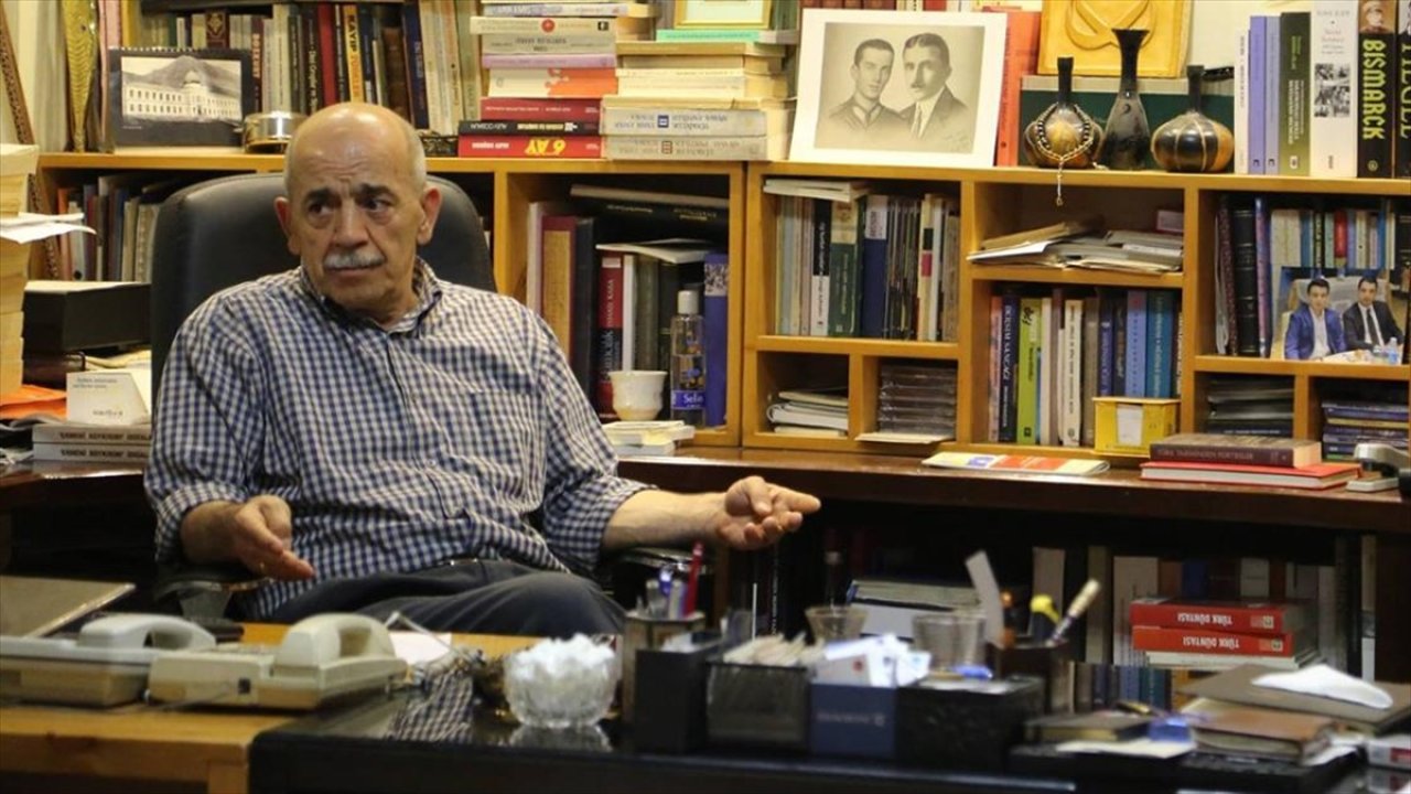 Bakan Koca duyurdu: Tarihçi yazar Mustafa Çalık hayatını kaybetti