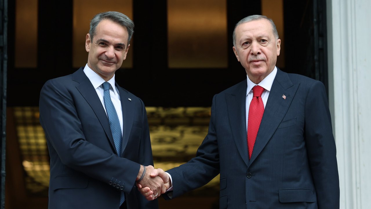 Cumhurbaşkanı Erdoğan'dan Yunanistan'a resmi ziyaret: Miçotakis ile bir araya geldi