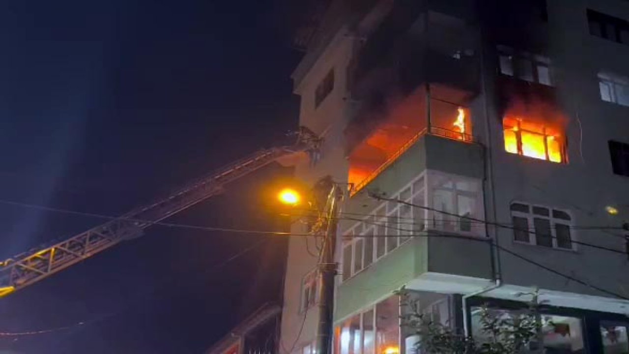 4 katlı apartmanda yangın; 7 kişi mahsur kaldı