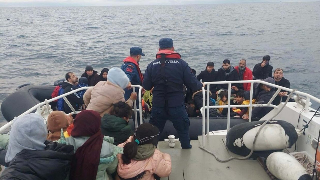 Yunanistan Türk kara sularına itti: Sahil Güvenlik tarafından kurtarıldı