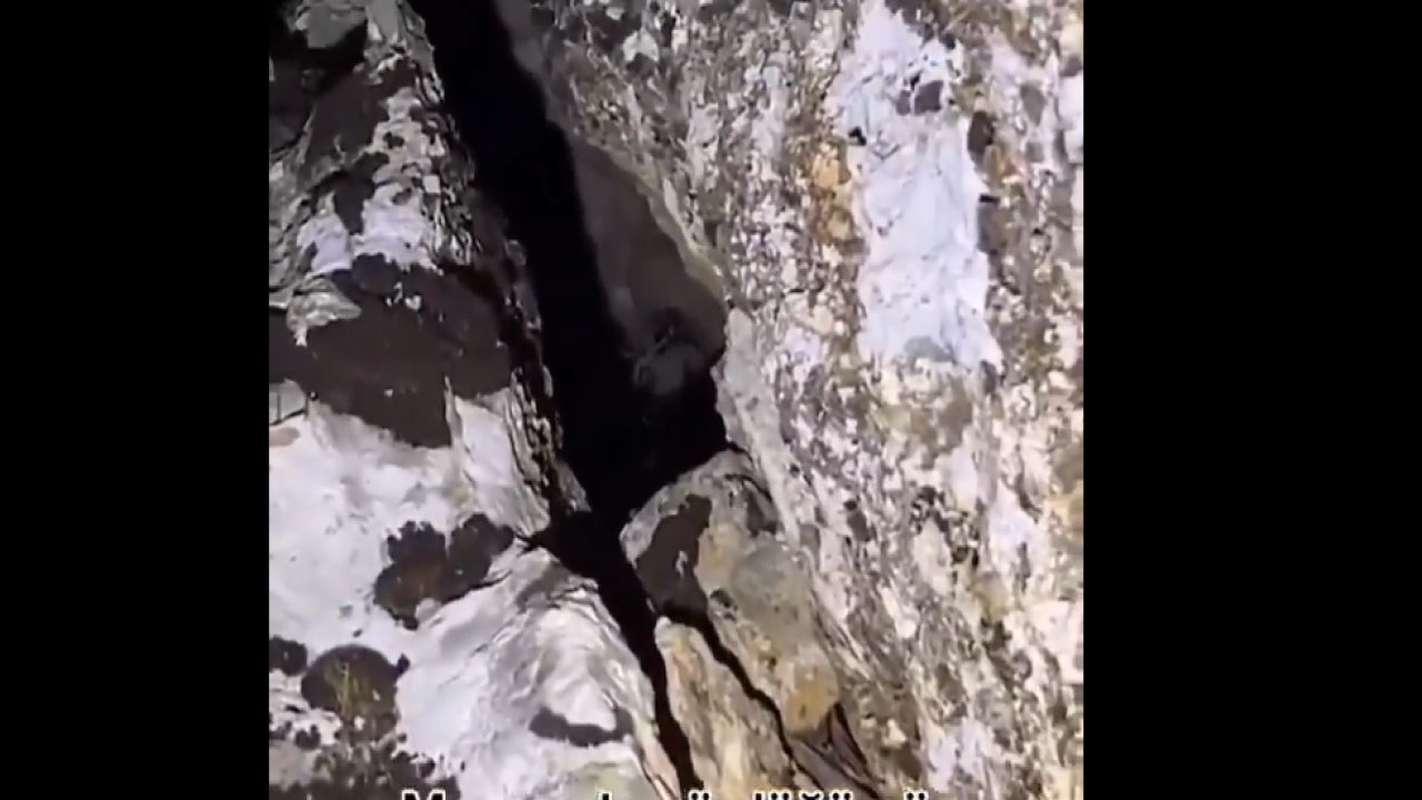 Mağarada görülen tanımlanamayan cisim şok etti!