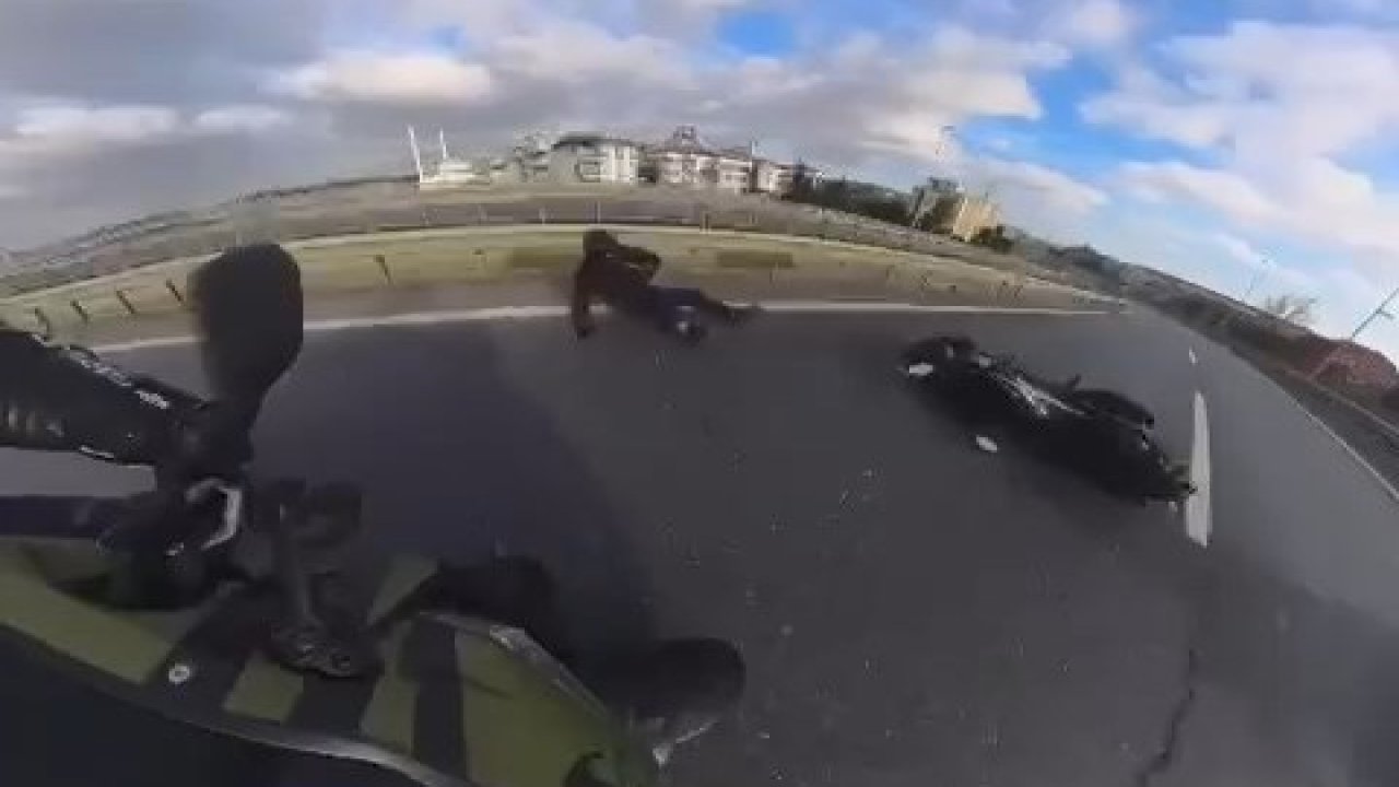 Büyükçekmece'de motosiklet kazası kamerada
