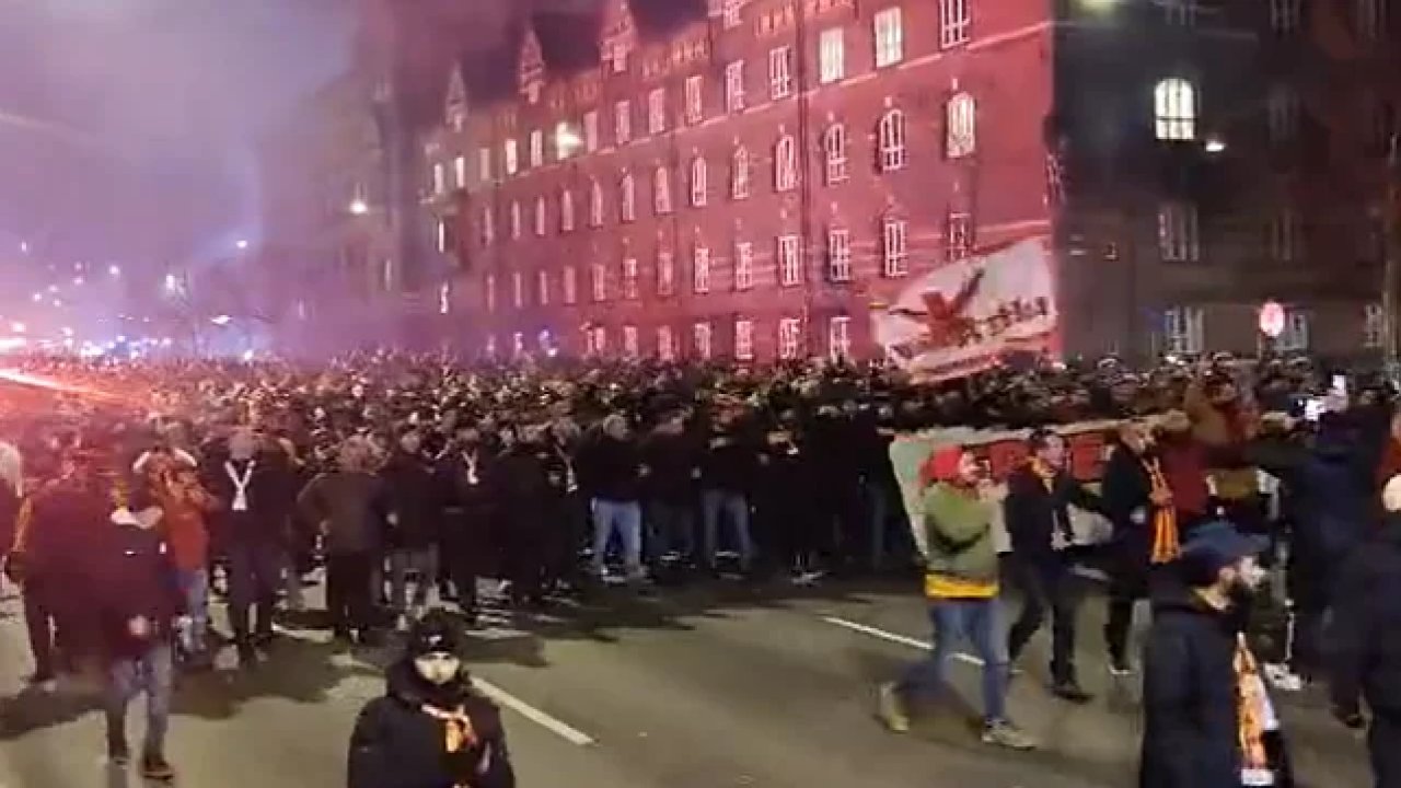 Galatasaray taraftarı Kopenhag'ı inletti