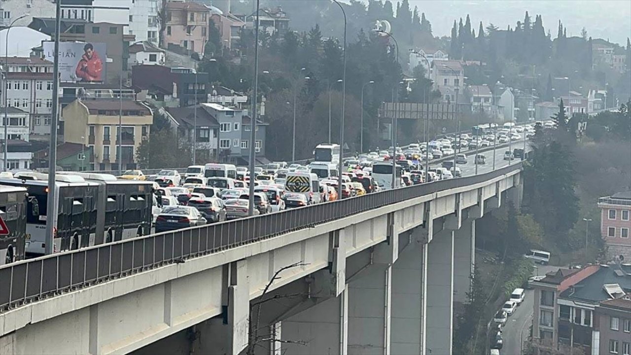 15 Temmuz Şehitler Köprüsü'nde zincirleme kaza: 8 araç birbirine girdi