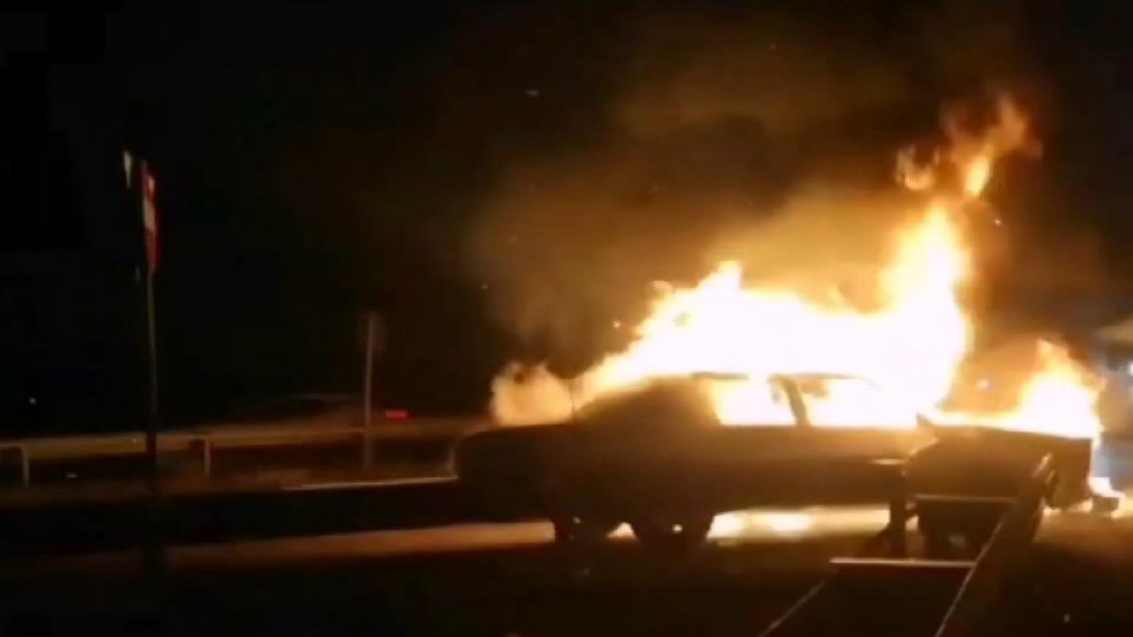 Silivri'de seyir halindeki otomobilde yangın çıktı