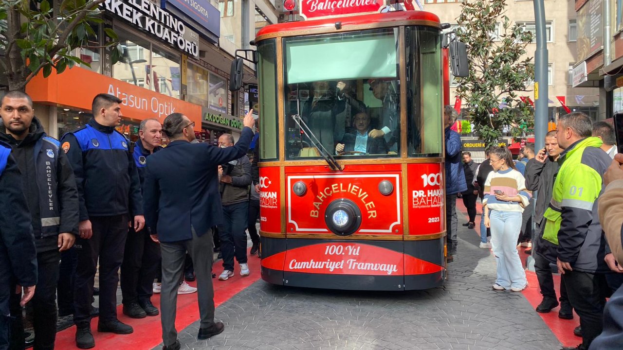 Nostaljik tramvay Bahçelievler'de ilk seferini yaptı: 'Türkiye'de bir ilk yapacağız'