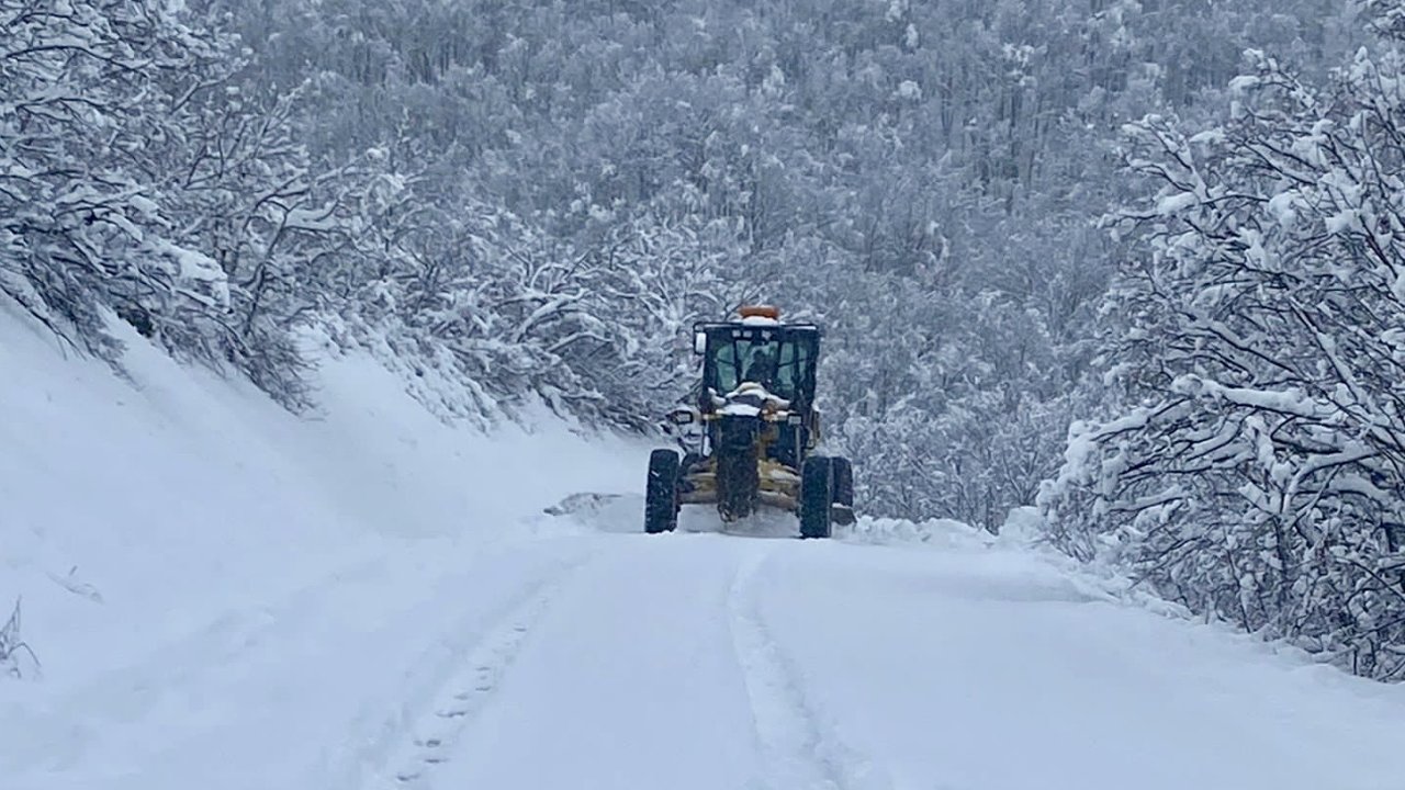 Kar kalınlığı 35 santimetreye ulaştı: 96 köy yolu kapalı