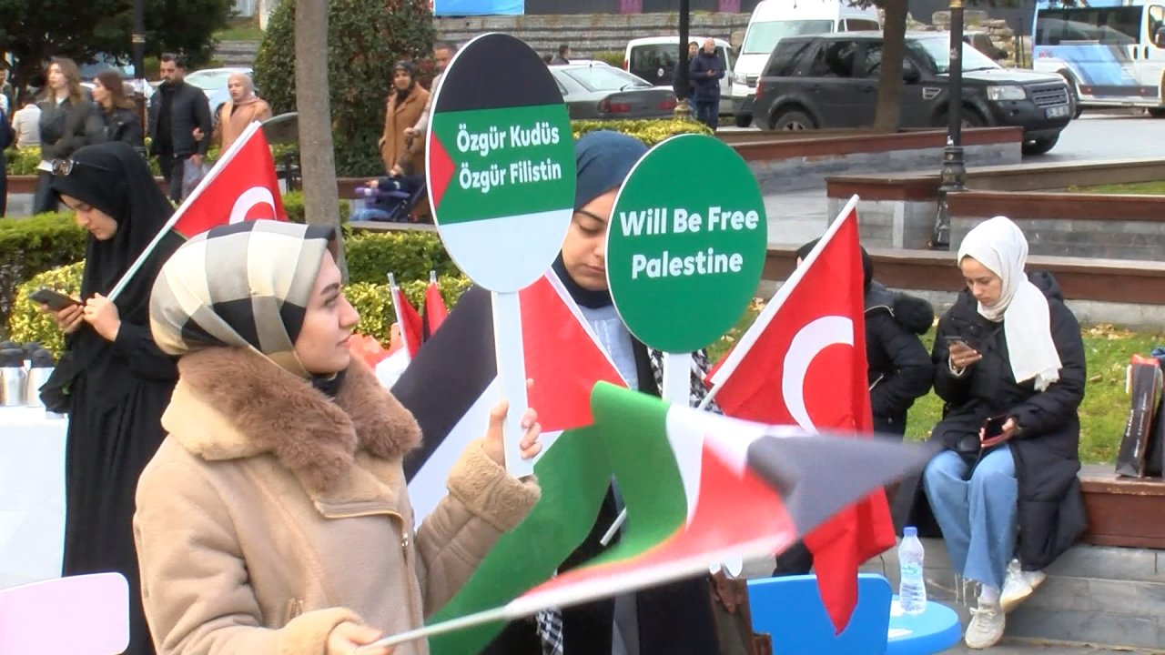 Sultanahmet Meydanı'nda Gazze için İnsanlık Nöbeti düzenlendi