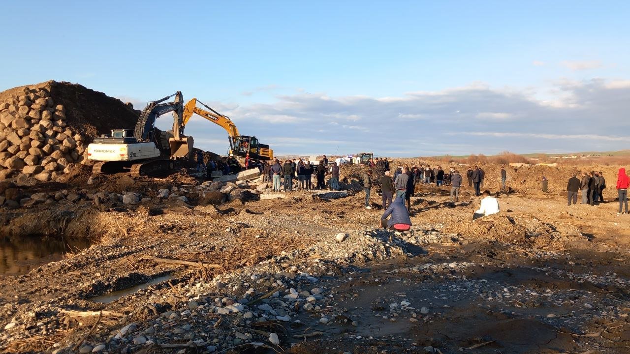 Kum ocağı istinat duvarı çöktü: 1 işçi hayatını kaybetti