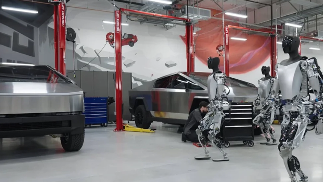 Tesla fabrikasında robot bir mühendise saldırmış