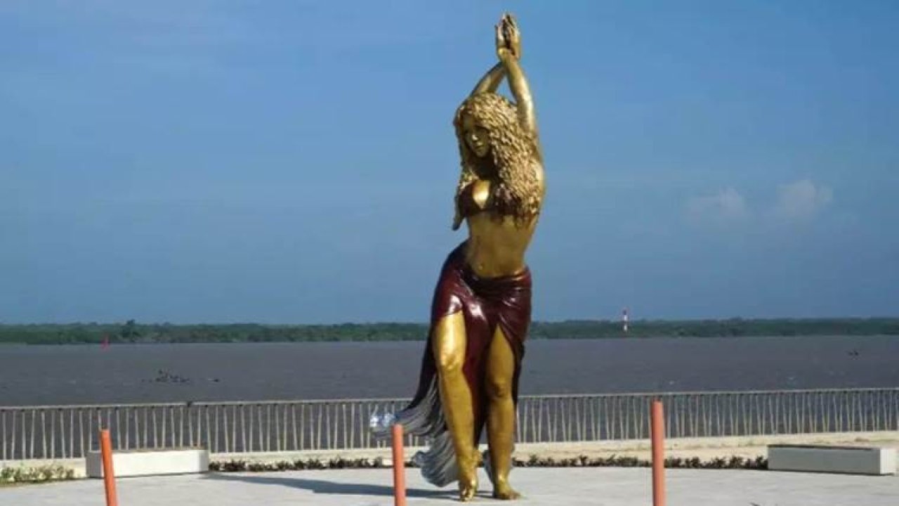 Shakira’nın heykeli dikildi!