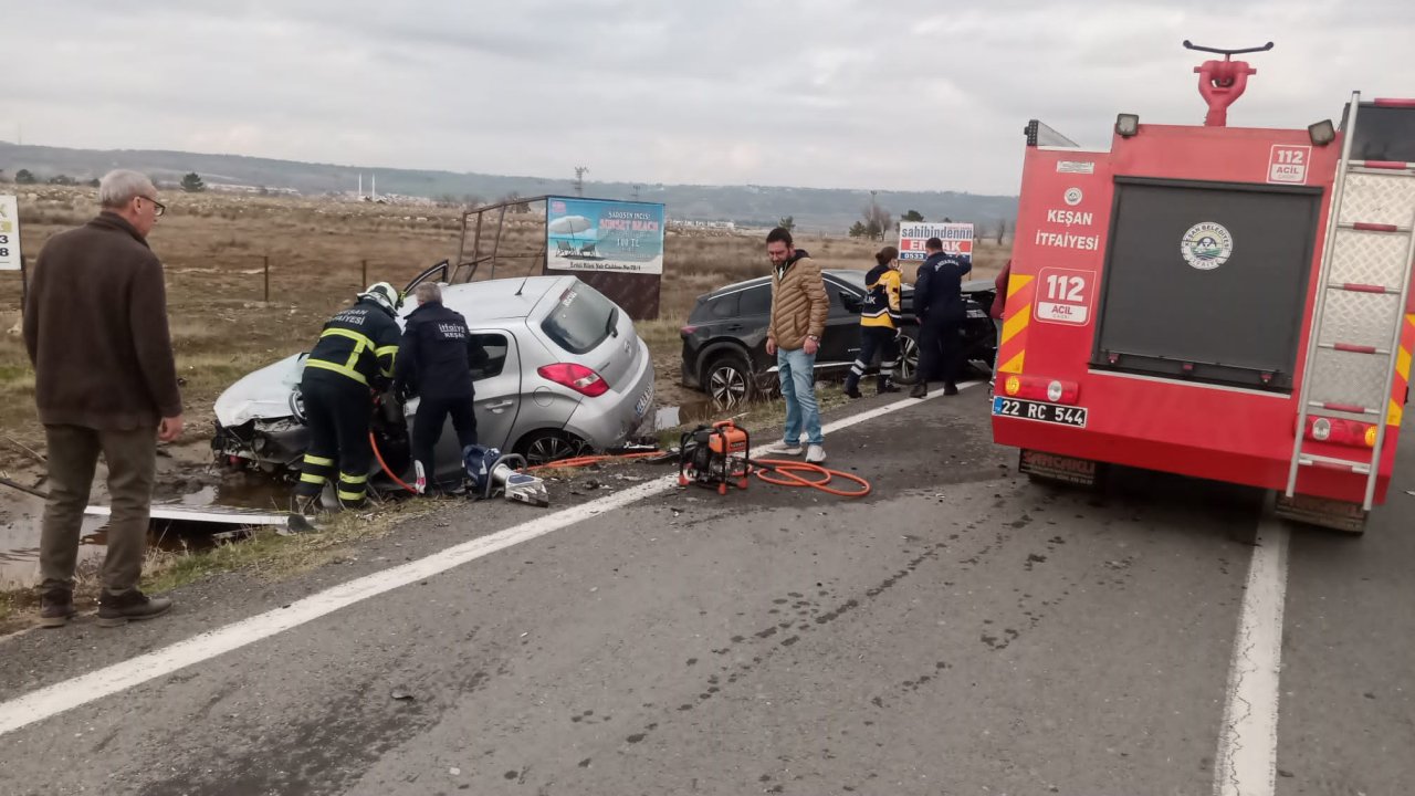 Edirne'de trafik kazası: 2 kişi hayatını kaybetti