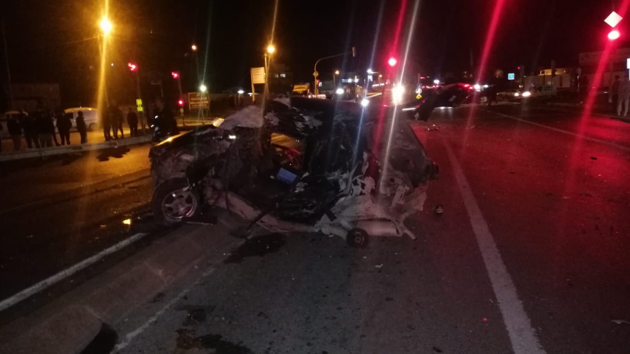 Sakarya'da feci kaza! Kamyon ile otomobil çarpıştı: 2 ölü