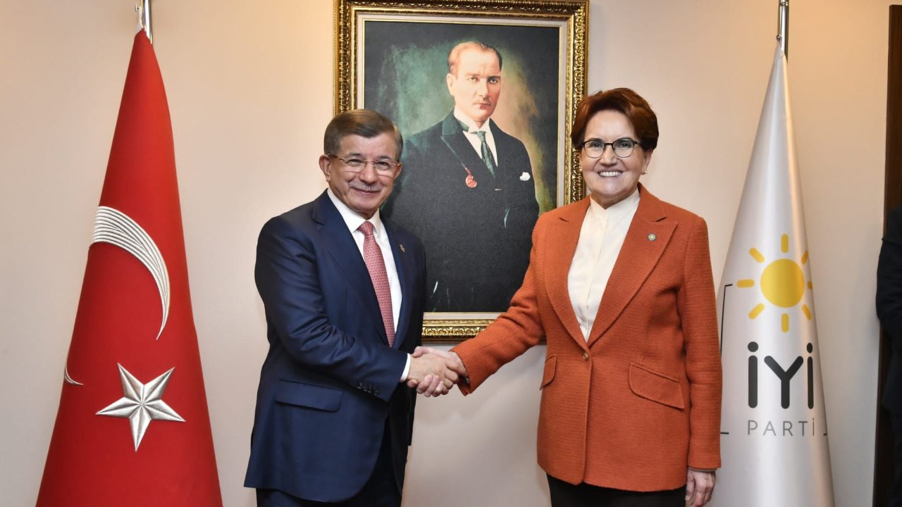Ahmet Davutoğlu'ndan Meral Akşener'e sürpriz ziyaret