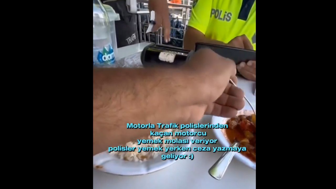 Motorcu yemeğini yerken polisler ceza kesmeye devam etti!