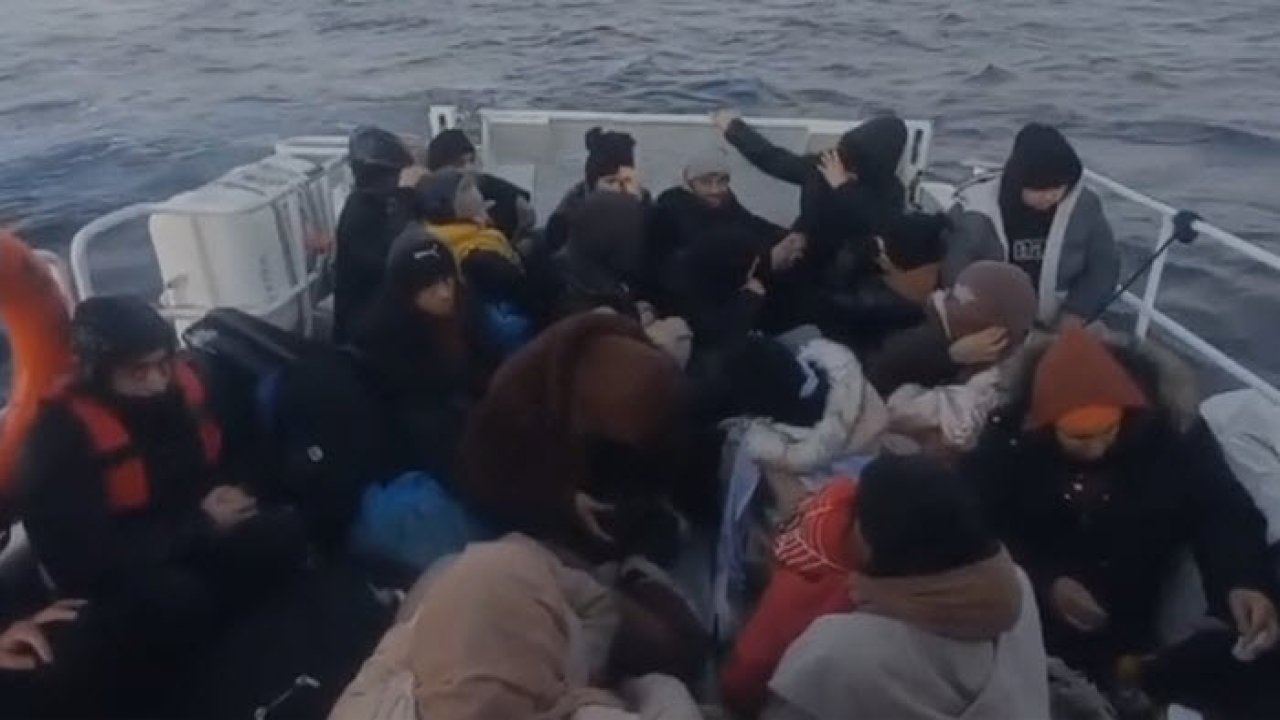 Yunanistan'ın geri ittiği 34 kaçak göçmen kurtarıldı