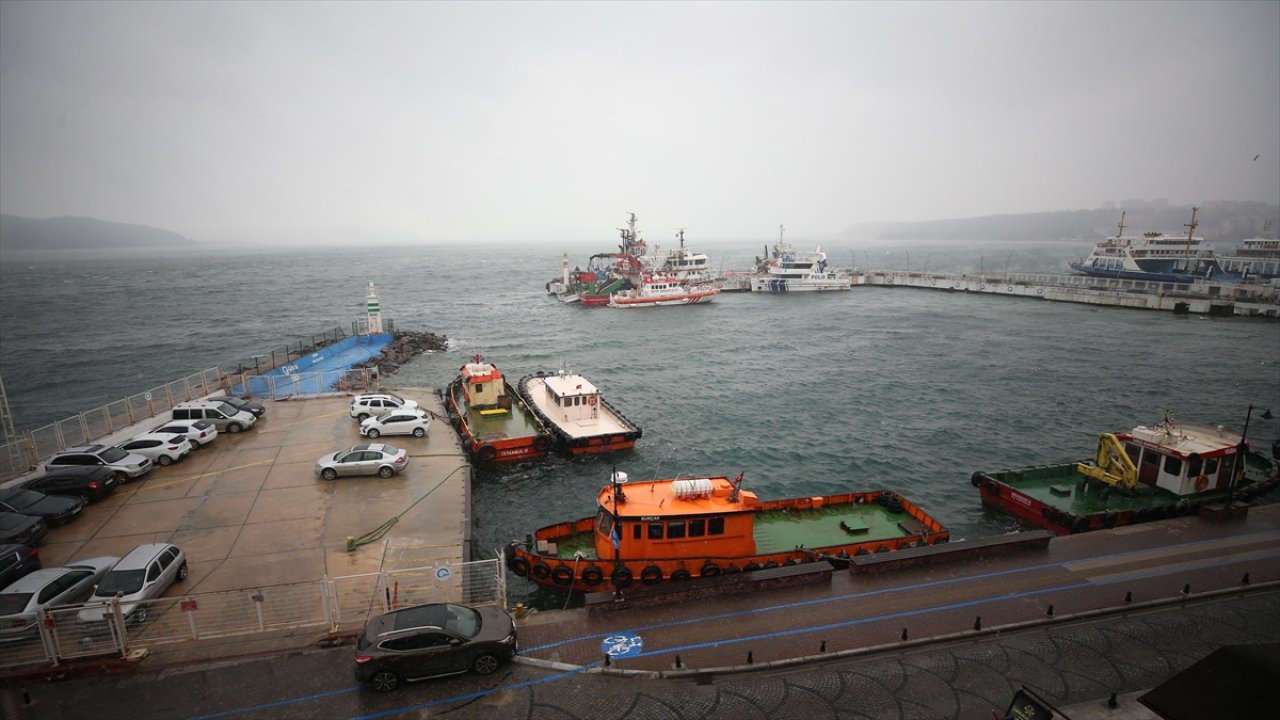 Boğaz'da fırtına nedeniyle transit gemi geçişlerine kapatıldı