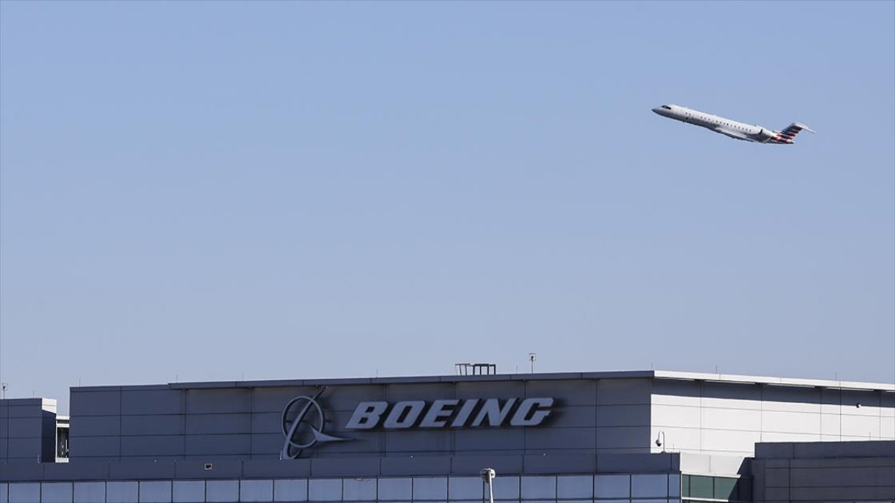 Uçağın acil çıkış kapısı uçuş sırasında kopmuştu: Boeing hatayı kabul etti