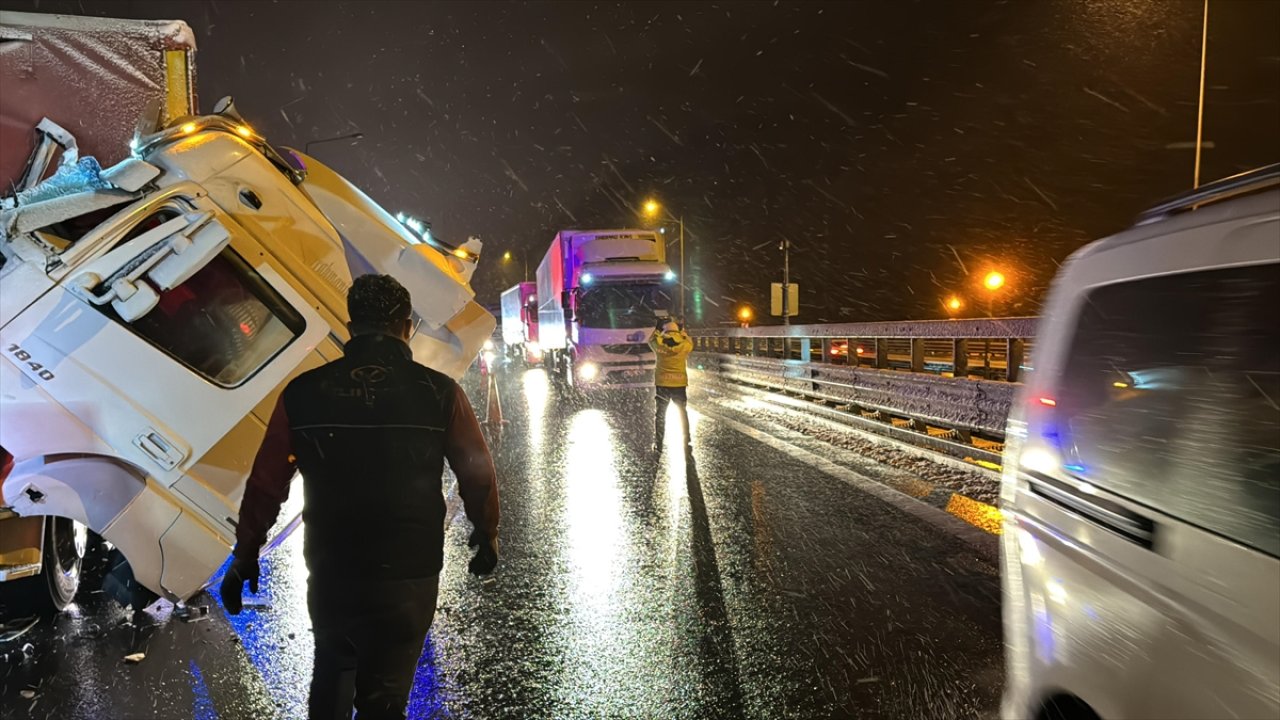 Anadolu Otoyolu'nda feci kaza: Ankara istikametinde ulaşım aksadı