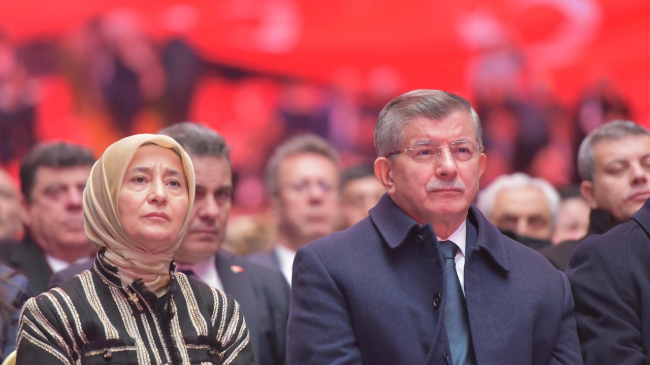 Ahmet Davutoğlu yeniden genel başkanlığa seçildi