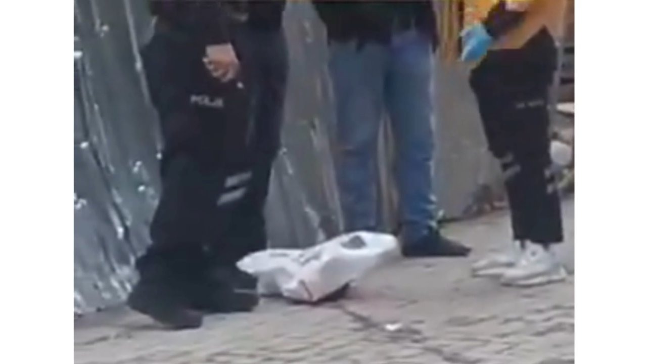 Zeytinburnu'nda kan donduran cinayet! Arkadaşının başını baltayla kesti