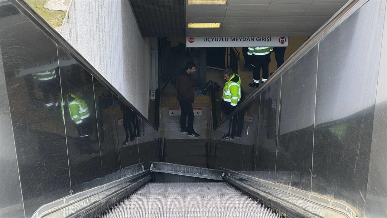 Metro istasyonunda korku dolu anlar: Yürüyen merdiven parçalandı