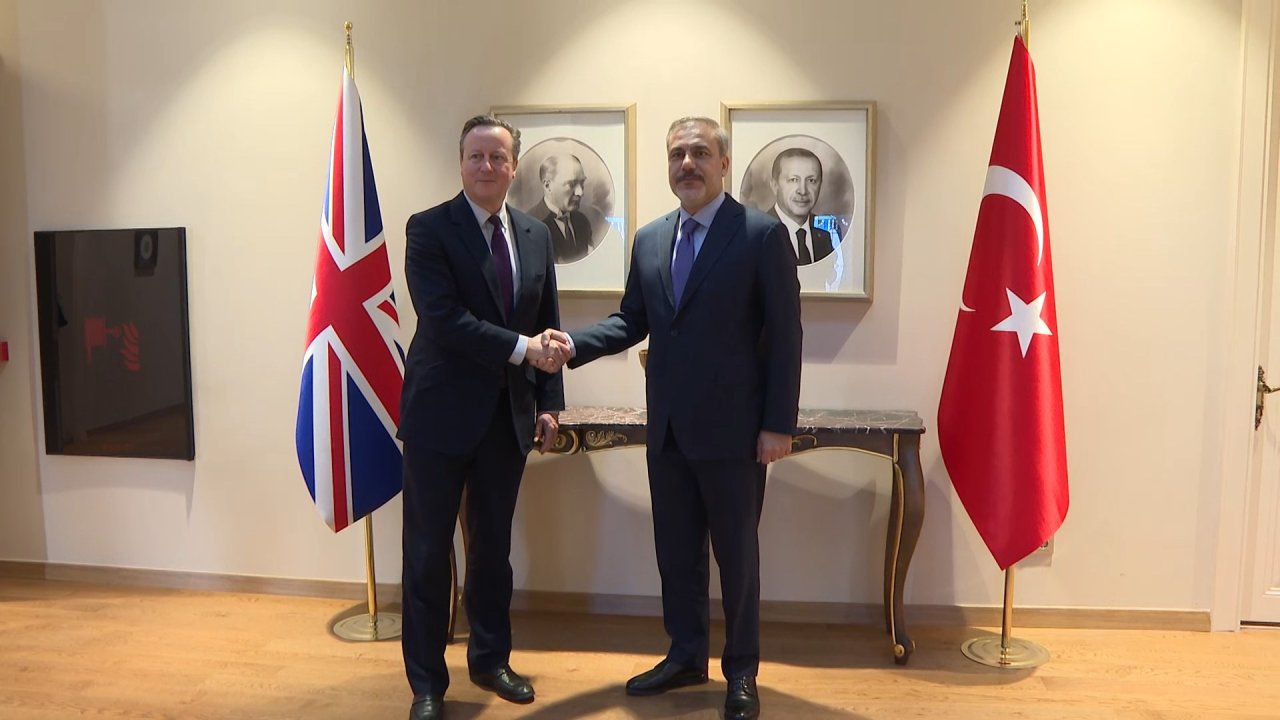 Bakan Fidan, İngiltere Dışişleri Bakanı Cameron ile bir araya geldi