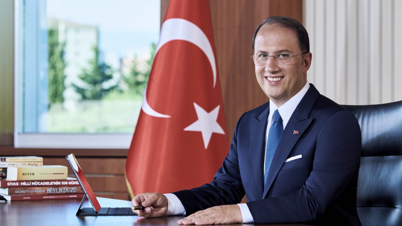 Beylikdüzü Belediye Başkanı Mehmet Murat Çalık yeniden aday