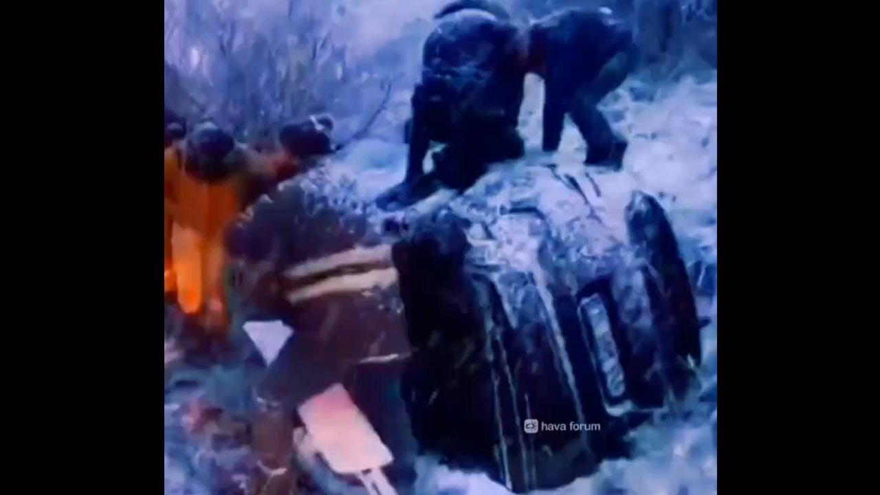 İstanbul’da kar aniden bastırdı, araç şarampole yuvarlandı