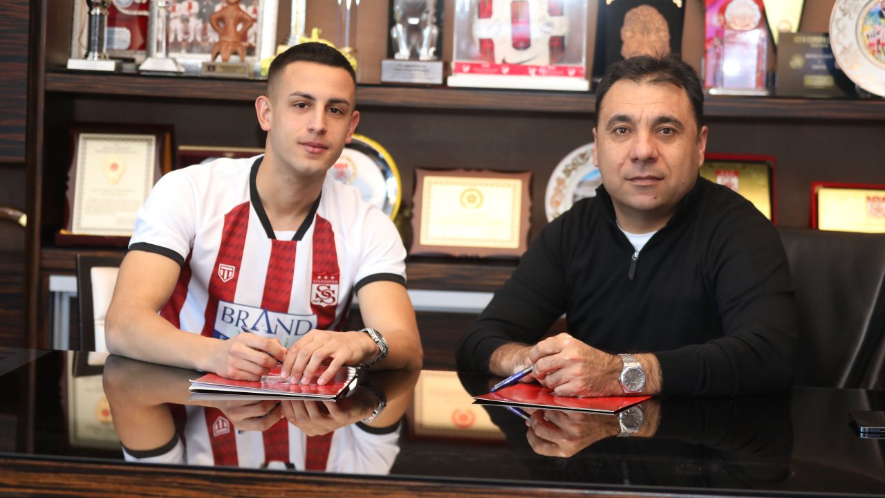 Fenerbahçeli oyuncu Sivasspor'a kiralandı