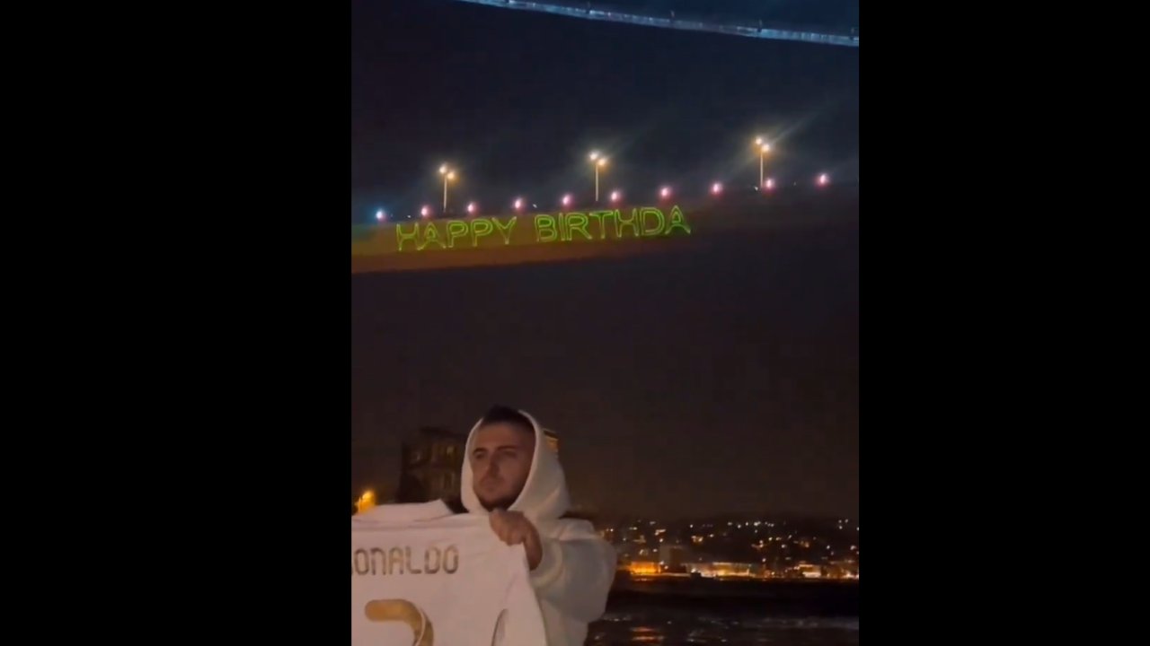 Boğaz'da lazerle Ronaldo'nun doğum gününü kutladı!