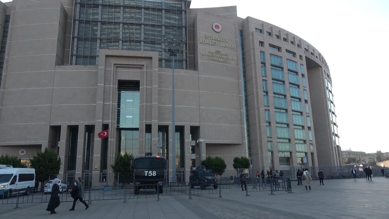 Terör saldırısı sonrası İstanbul Adalet Sarayı'nda güvenlik önlemleri artırıldı