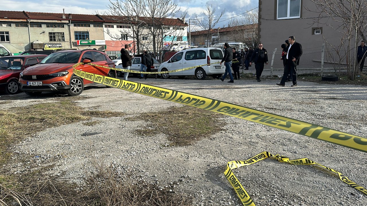Sokak ortasında saldırı: 3 kişi 17 yaşındaki iki çocuğu bıçaklayıp kaçtı