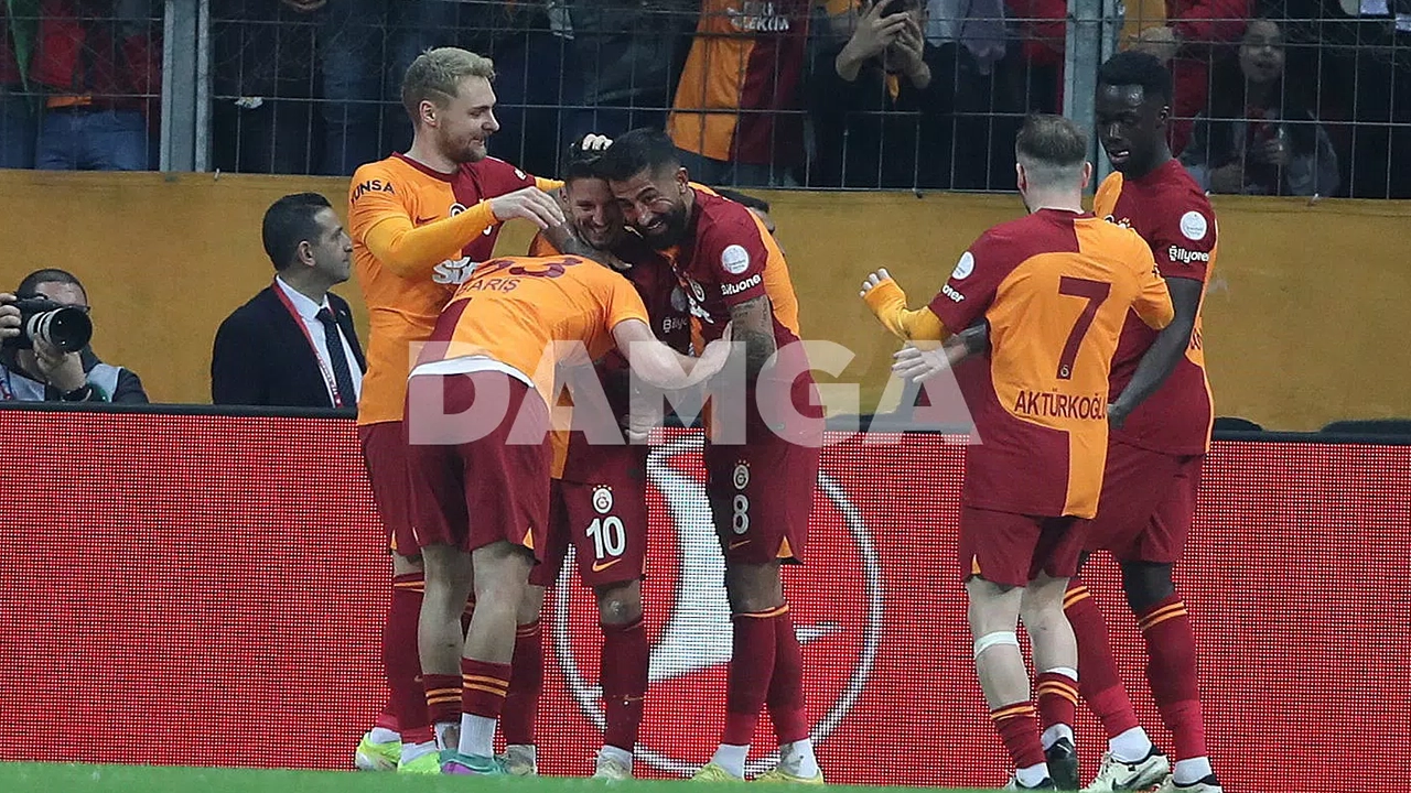 Galatasaray Başakşehir'i ilk yarıda devirdi