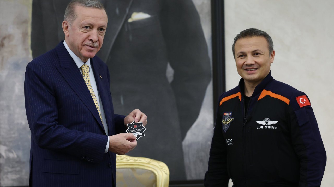 Cumhurbaşkanı Erdoğan Türkiye'nin ilk astronotu Alper Gezeravcı ile bir araya geldi