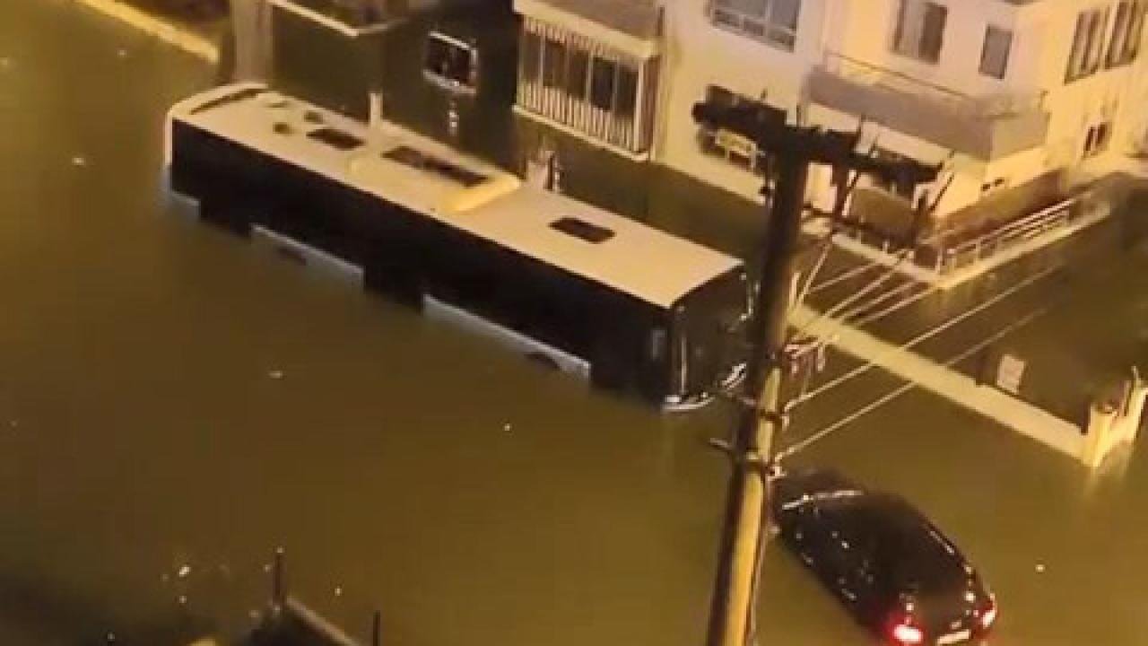 Antalya sular altında! Okullar tatil edildi: Antalya'da sel felaketi!
