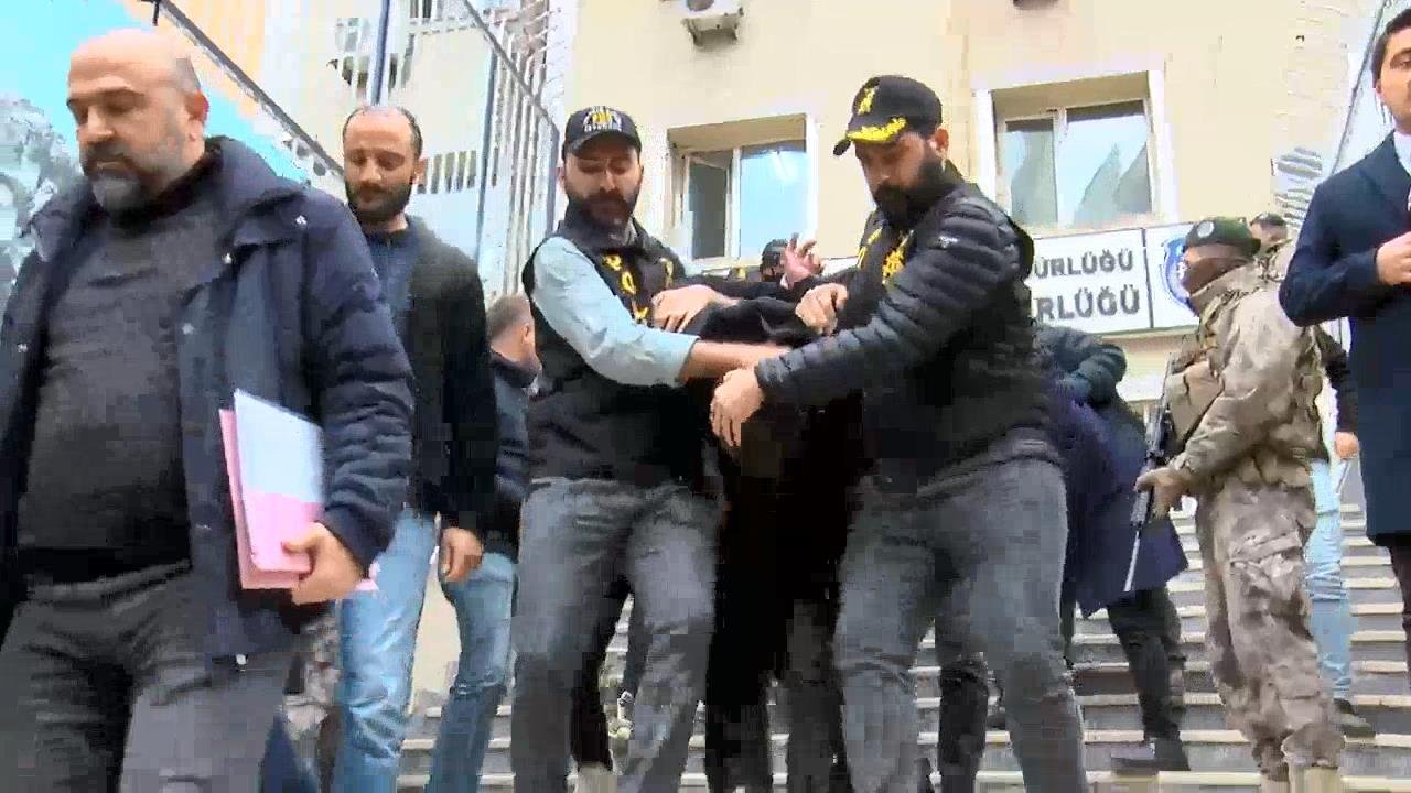 AK Parti'nin seçim çalışması sırasındaki saldırıda yeni gelişme: Gözaltına alınanlar adliyeye sevk edildi