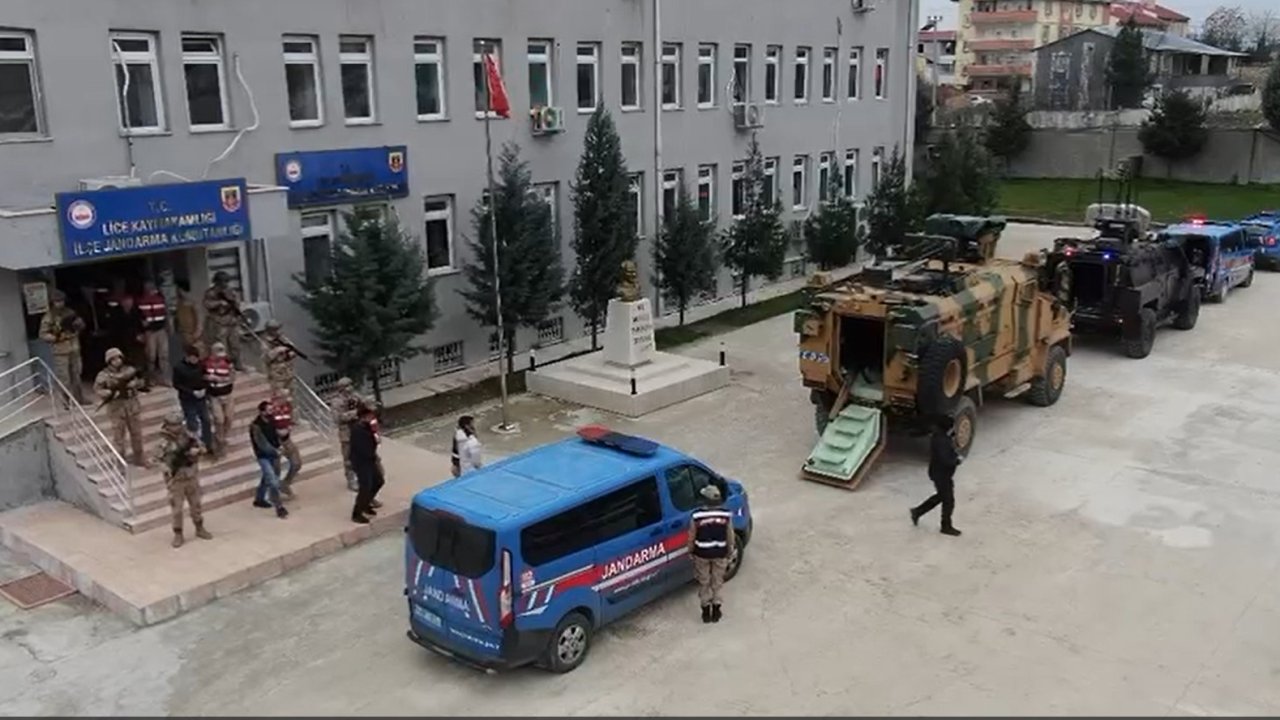 Diyarbakır'da jandarma ve MİT'ten terör operasyonu: 19 gözaltı kararı
