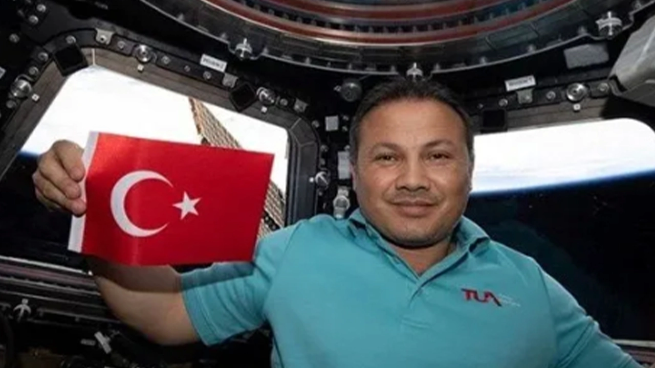 Alper Gezeravcı uzaydan çektiği İstanbul'u paylaştı: 'Gözlerimi dolduran bir andı'