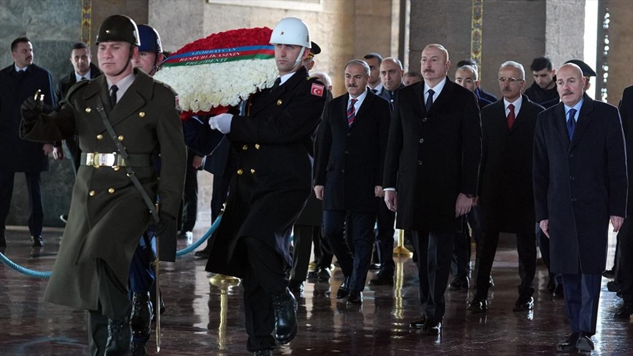 Aliyev, Anıtkabir'i ziyaret etti